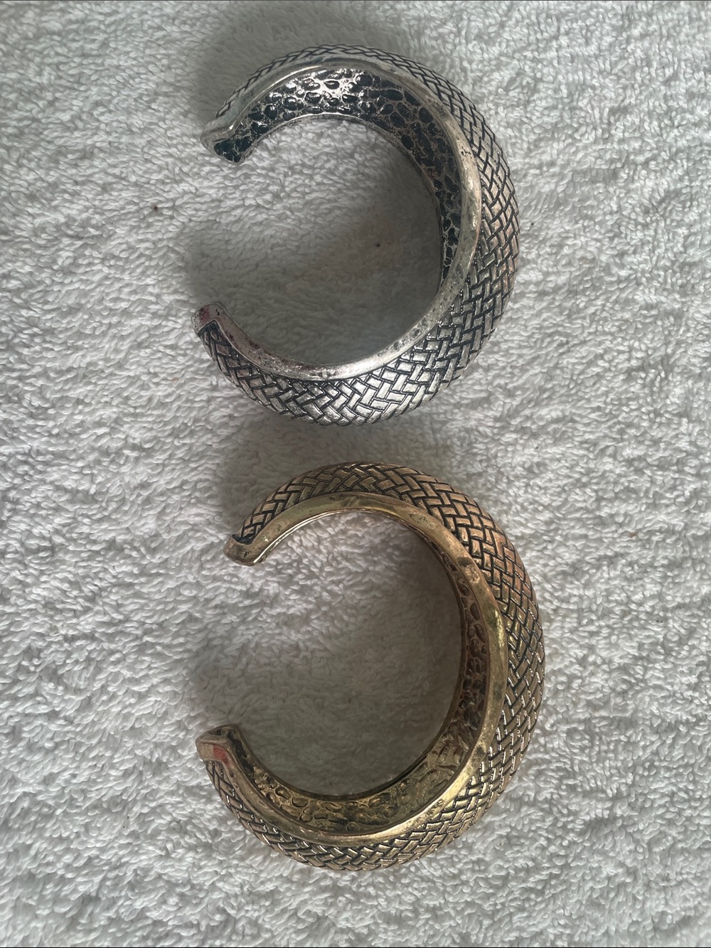 Decorative Reptile Bracelet Set in Silver and Gold